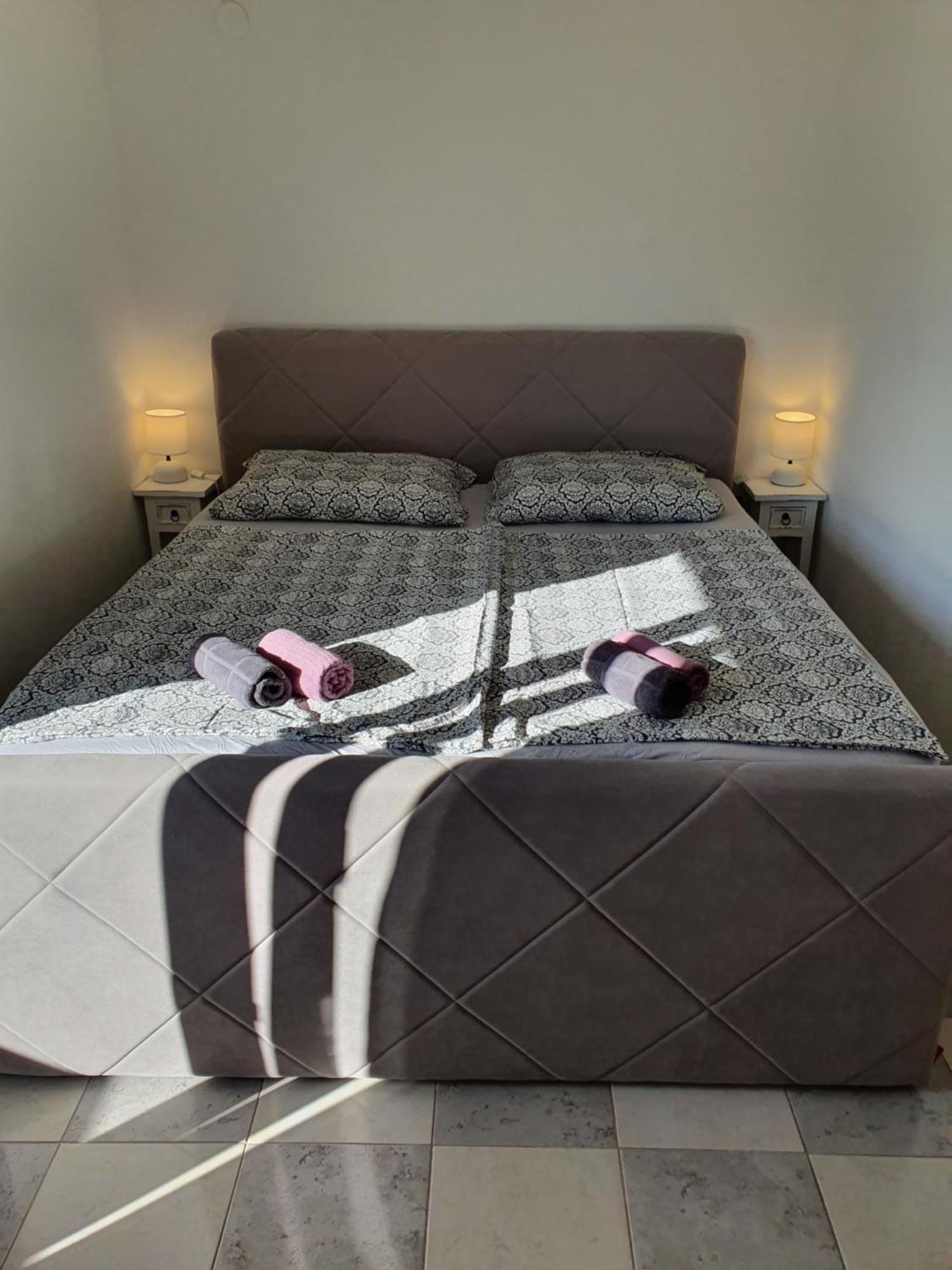 Apartments Zadar Nin Anton I Martina Vrsi Phòng bức ảnh